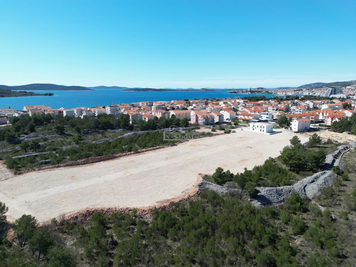 Srima, Vodice - gradbeno zemljišče 710 m2, 550 m od plaže