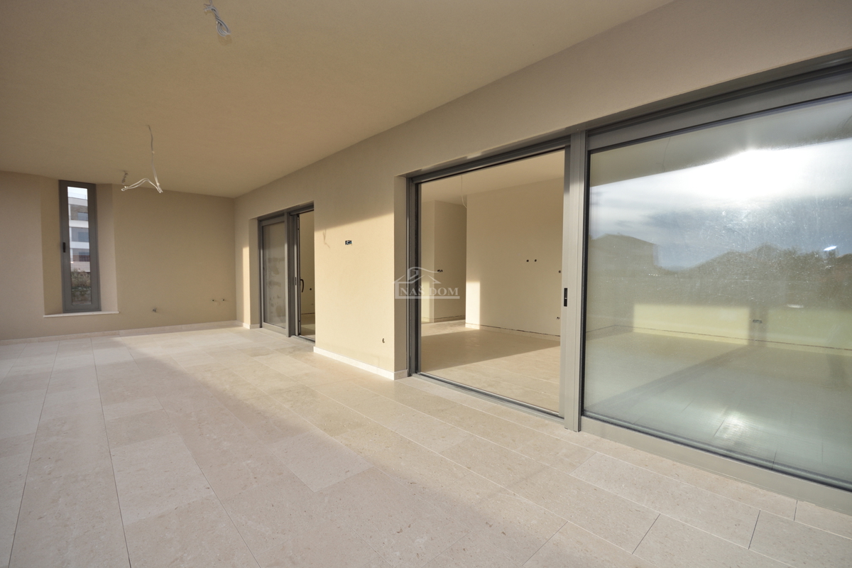 Vodice - Luksuzni penthouse S4 z dvigalom, pogled na morje, vrhunska lega