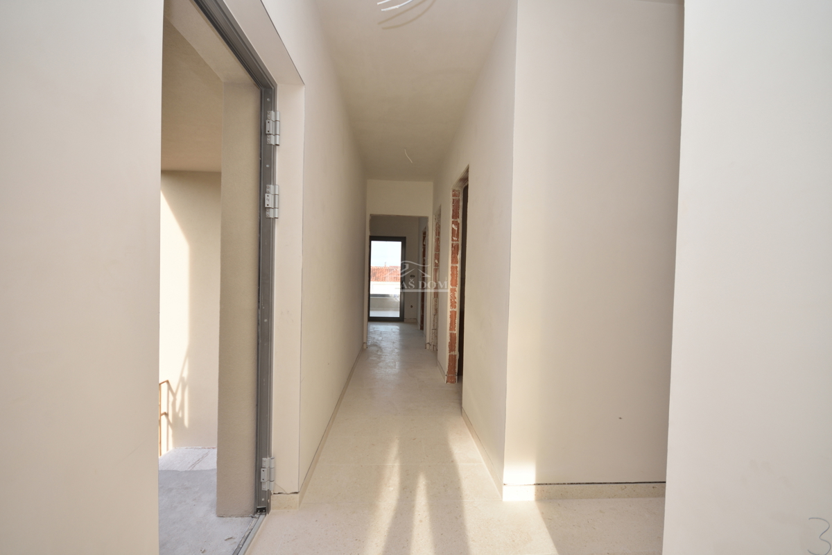 Vodice - Luksuzni penthouse S4 z dvigalom, pogled na morje, vrhunska lega