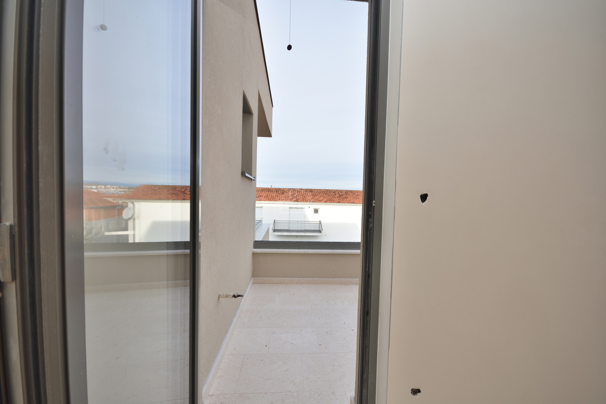 Vodice - Luksuzni penthouse S4 z dvigalom, pogled na morje, vrhunska lega