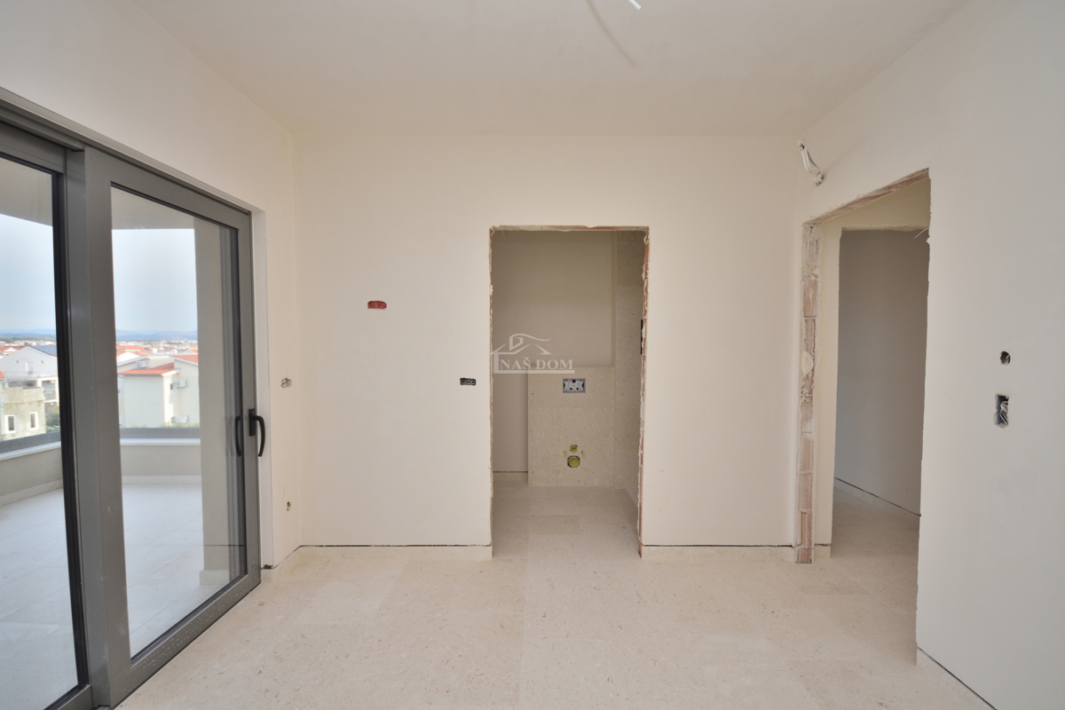 Vodice - Luksuzni penthouse S4 z dvigalom, pogled na morje, vrhunska lega