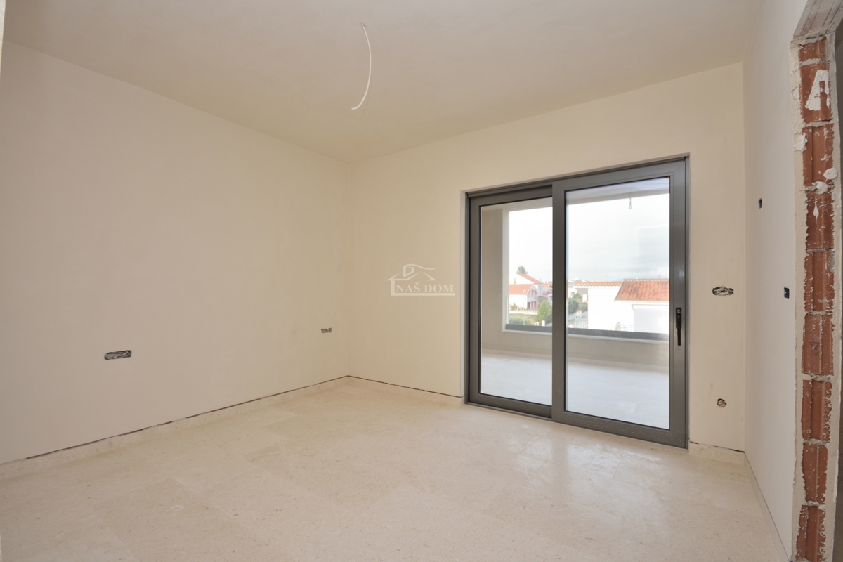 Vodice - Luksuzni penthouse S4 z dvigalom, pogled na morje, vrhunska lega