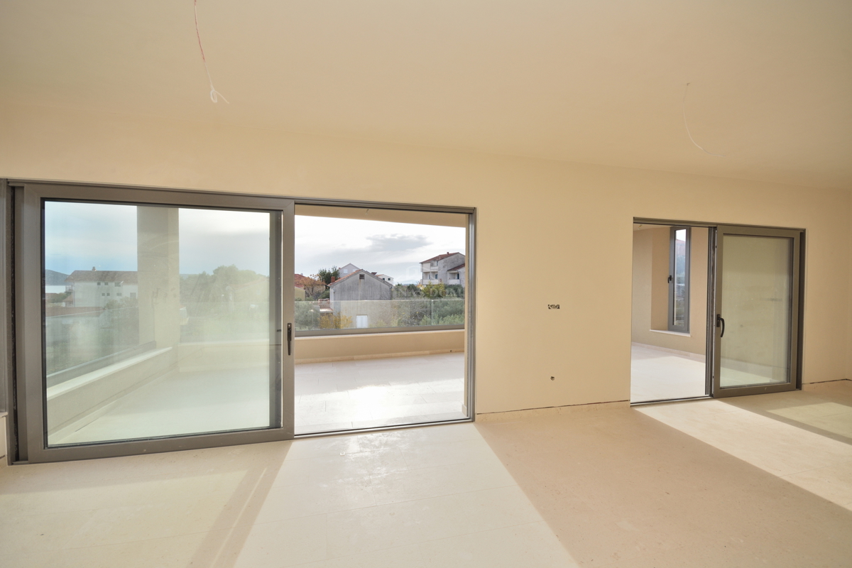 Vodice - Luksuzni penthouse S4 z dvigalom, pogled na morje, vrhunska lega