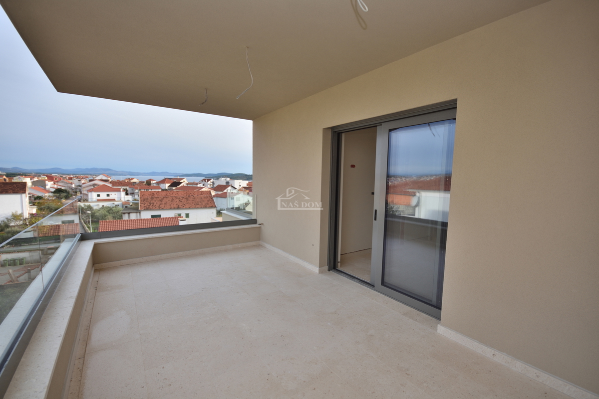Vodice - Luksuzni penthouse S4 z dvigalom, pogled na morje, vrhunska lega