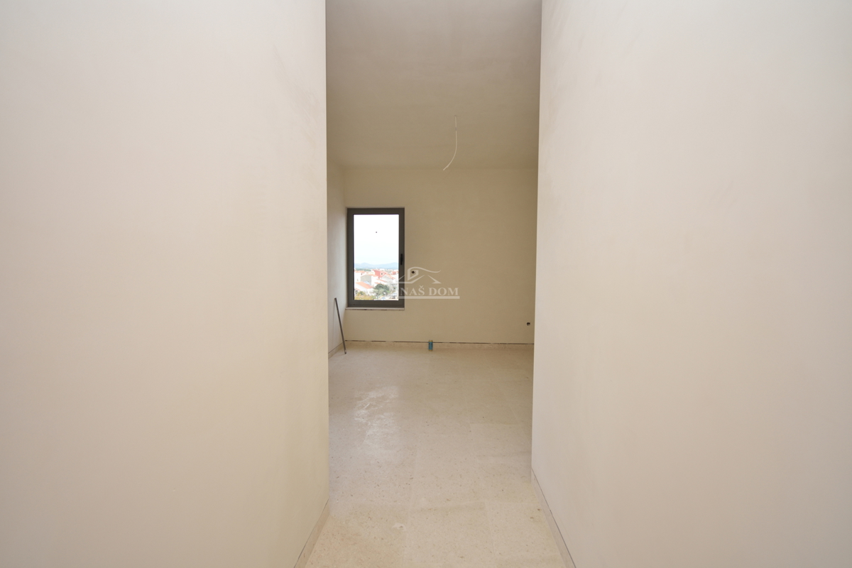 Vodice - Luksuzni penthouse S4 z dvigalom, pogled na morje, vrhunska lega