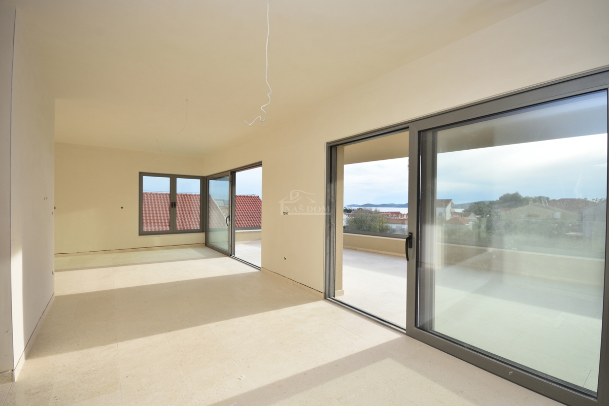 Vodice - Luksuzni penthouse S4 z dvigalom, pogled na morje, vrhunska lega