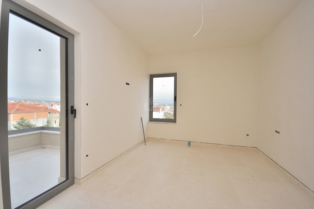 Vodice - Luksuzni penthouse S4 z dvigalom, pogled na morje, vrhunska lega