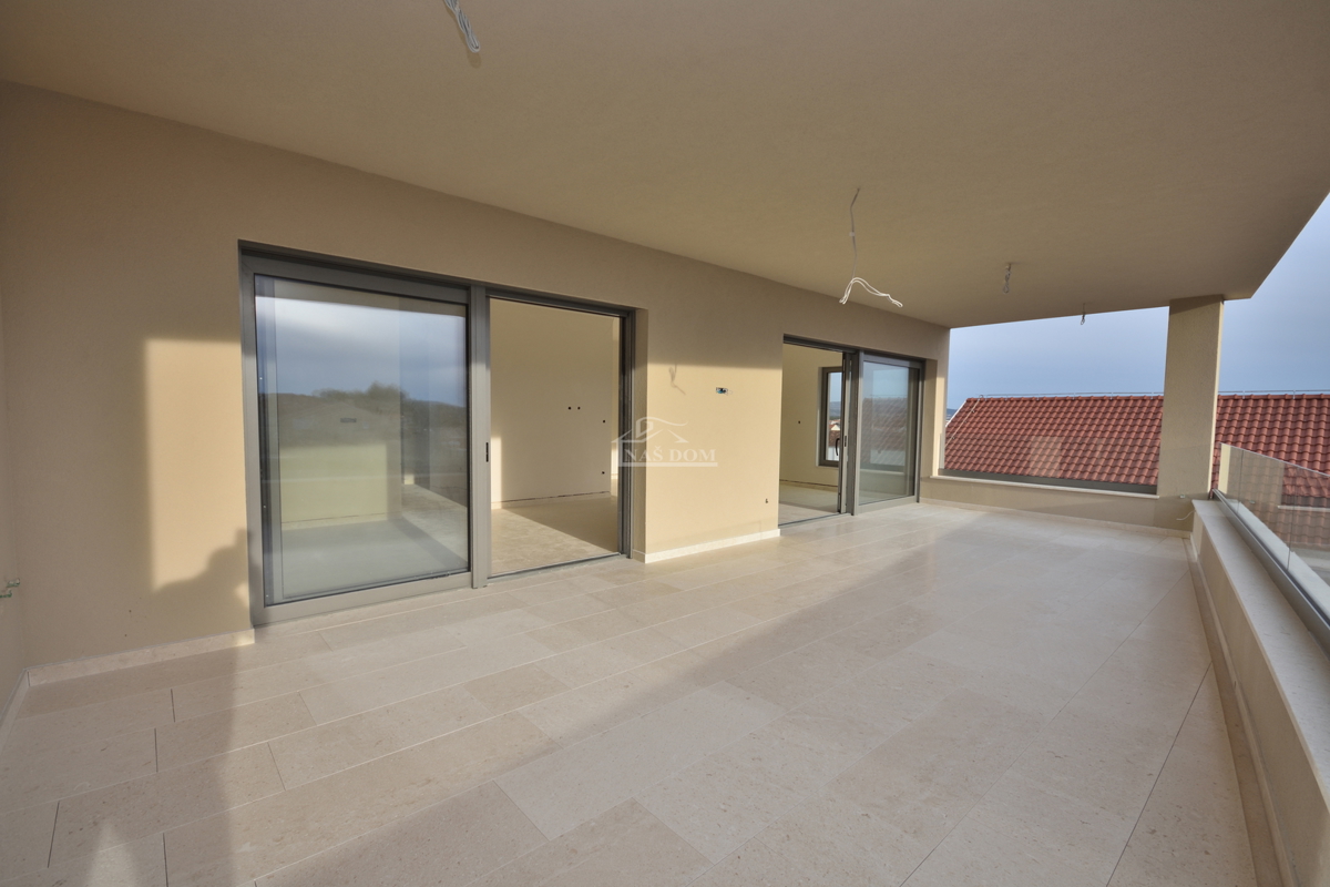 Vodice - Luksuzni penthouse S4 z dvigalom, pogled na morje, vrhunska lega