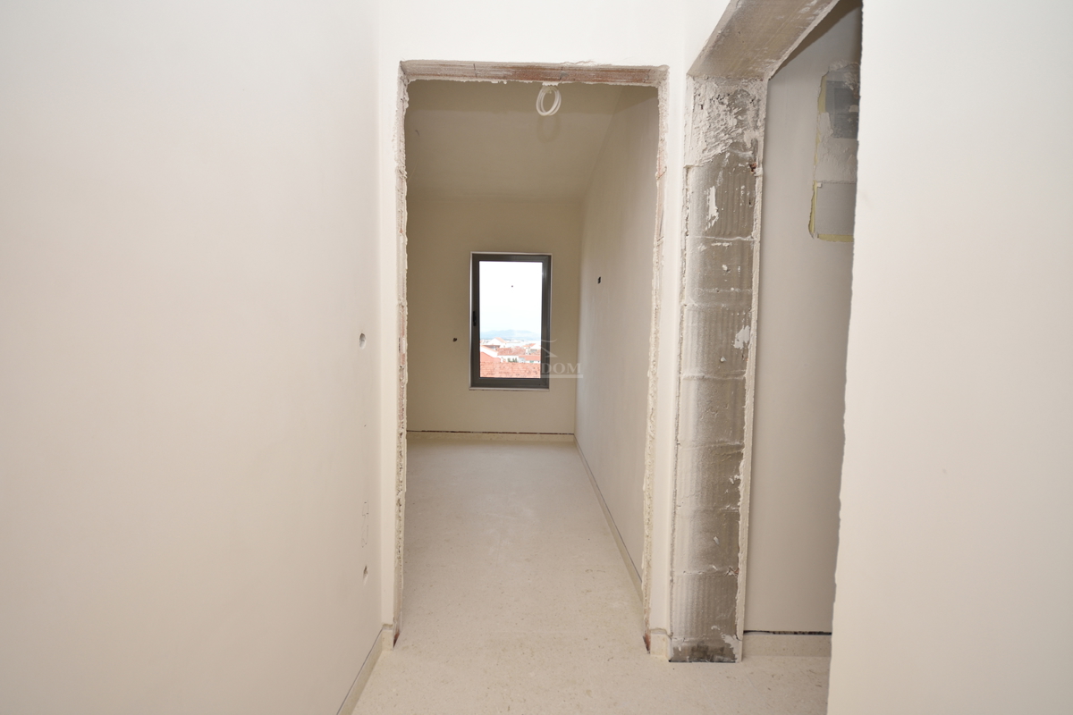 Vodice - Luksuzni penthouse S4 z dvigalom, pogled na morje, vrhunska lega