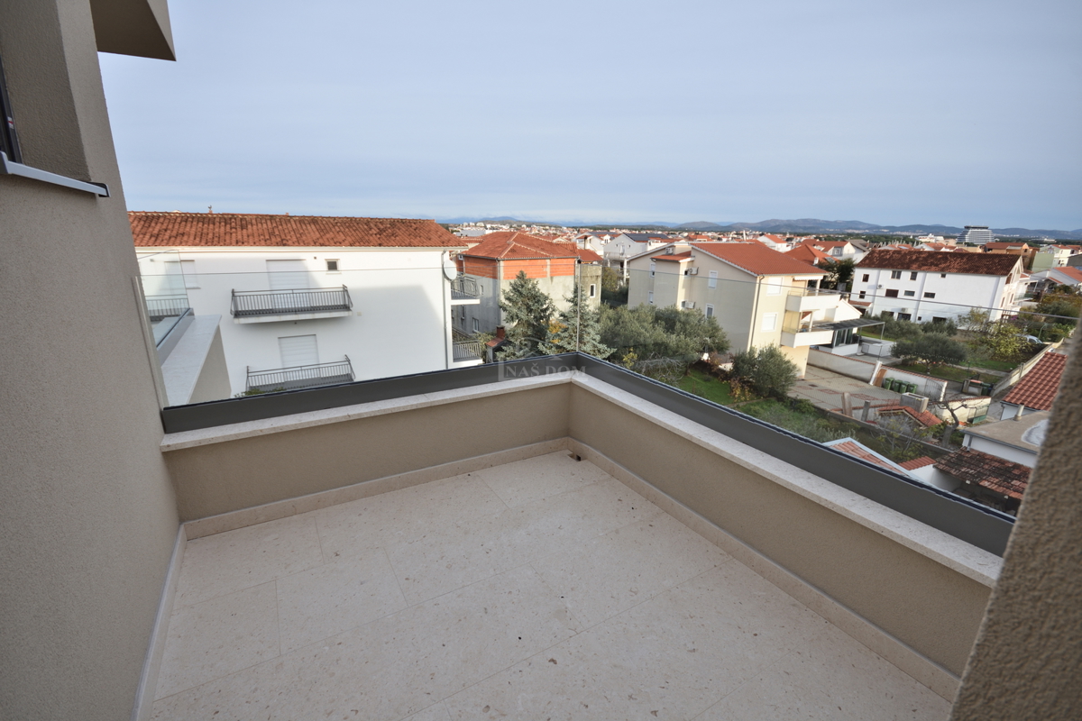 Vodice - Luksuzni penthouse S4 z dvigalom, pogled na morje, vrhunska lega