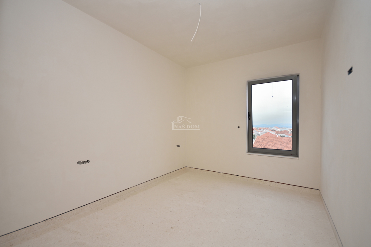 Vodice - Luksuzni penthouse S4 z dvigalom, pogled na morje, vrhunska lega