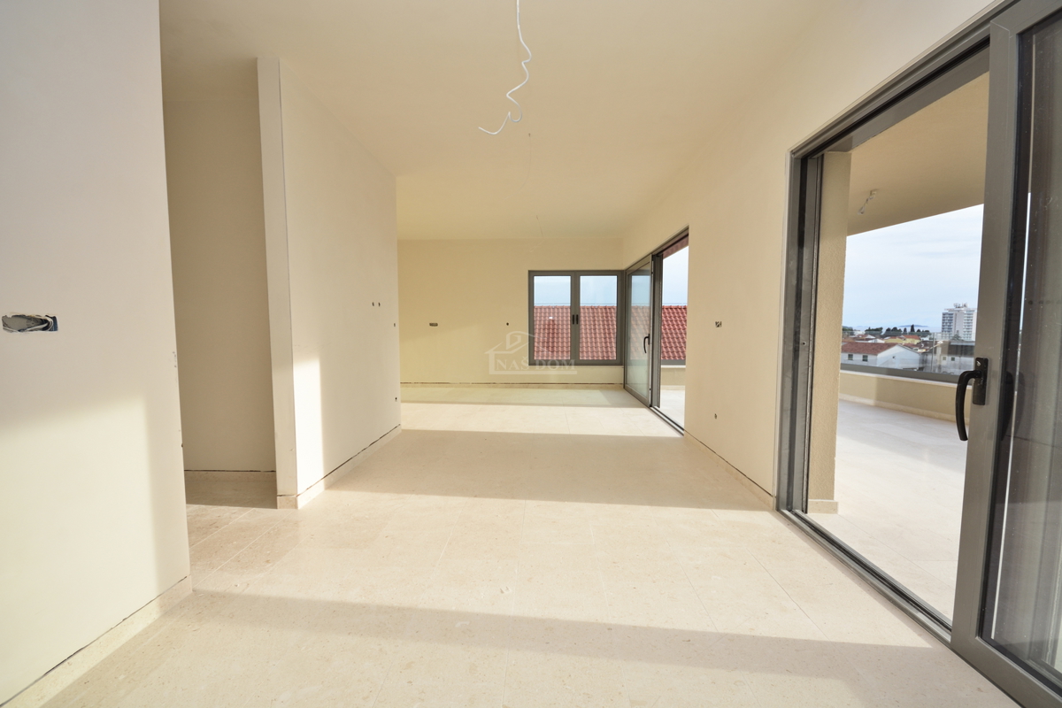 Vodice - Luksuzni penthouse S4 z dvigalom, pogled na morje, vrhunska lega