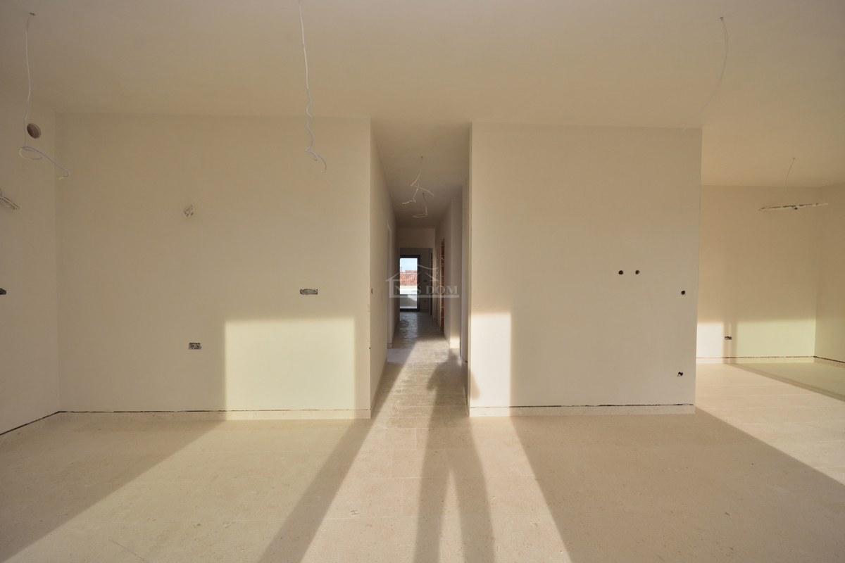 Vodice - Luksuzni penthouse S4 z dvigalom, pogled na morje, vrhunska lega