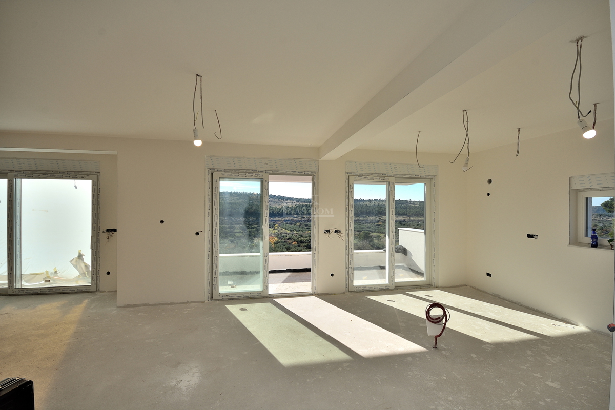 Šibenik, Donje Polje - vila s bazenom