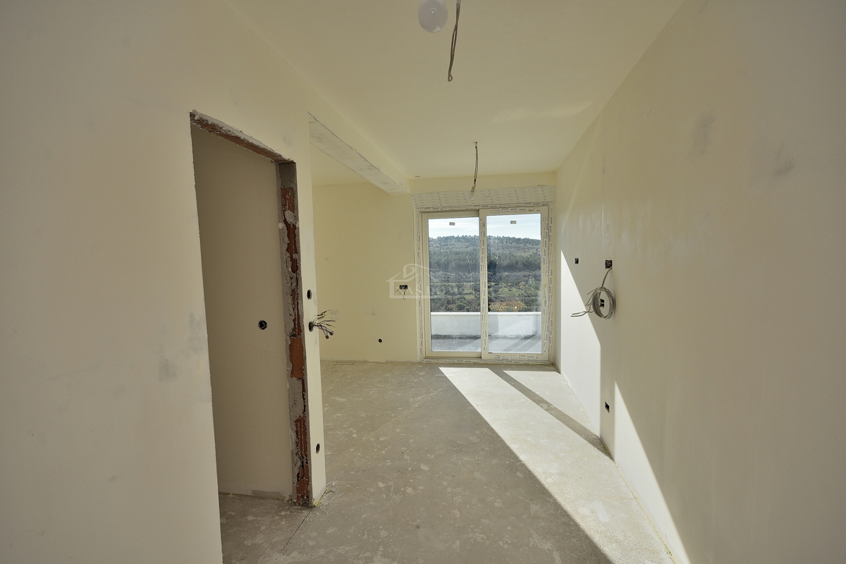 Šibenik, Donje Polje - vila s bazenom