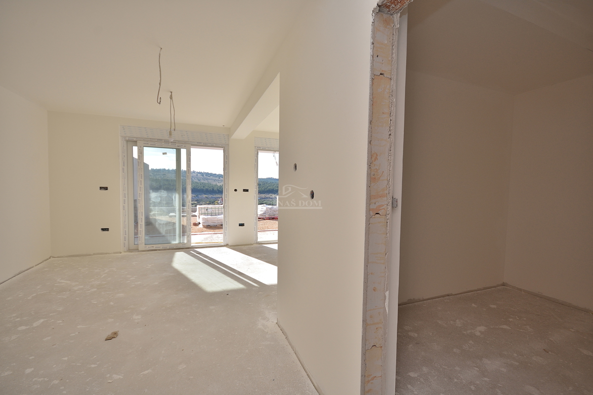 Šibenik, Donje Polje - vila s bazenom