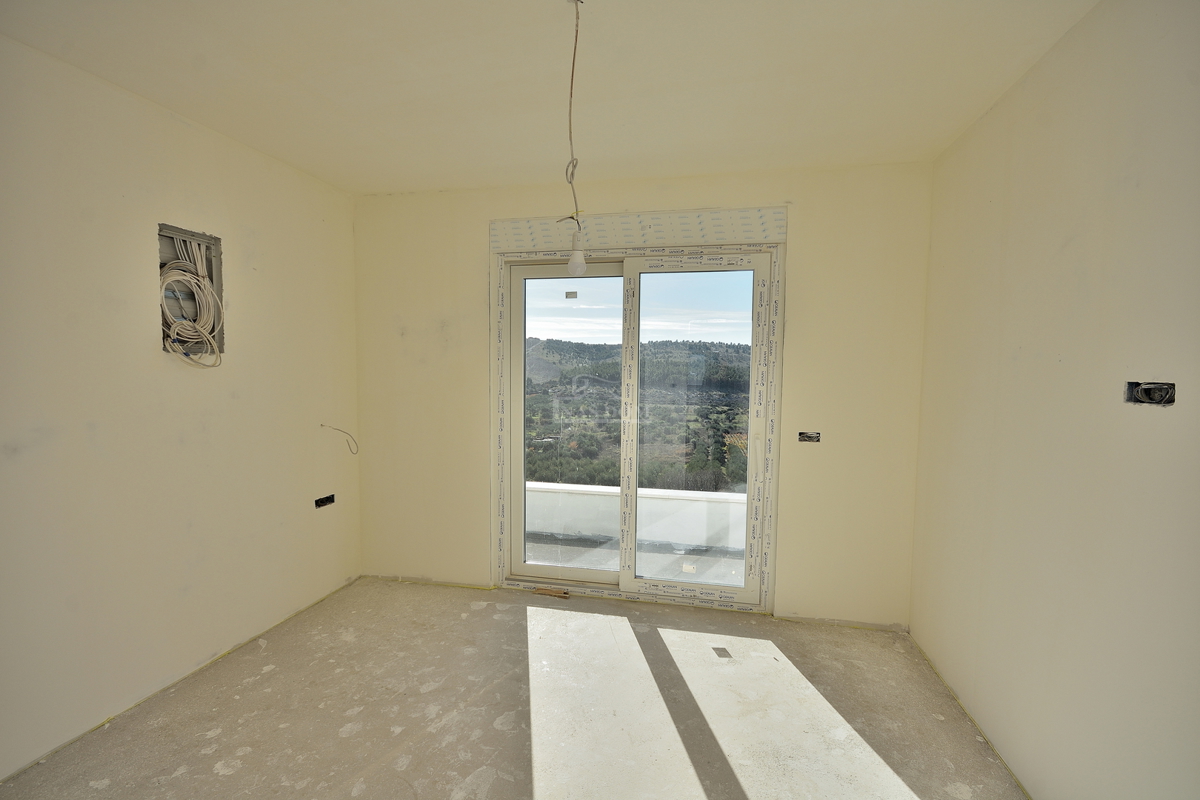 Šibenik, Donje Polje - vila s bazenom