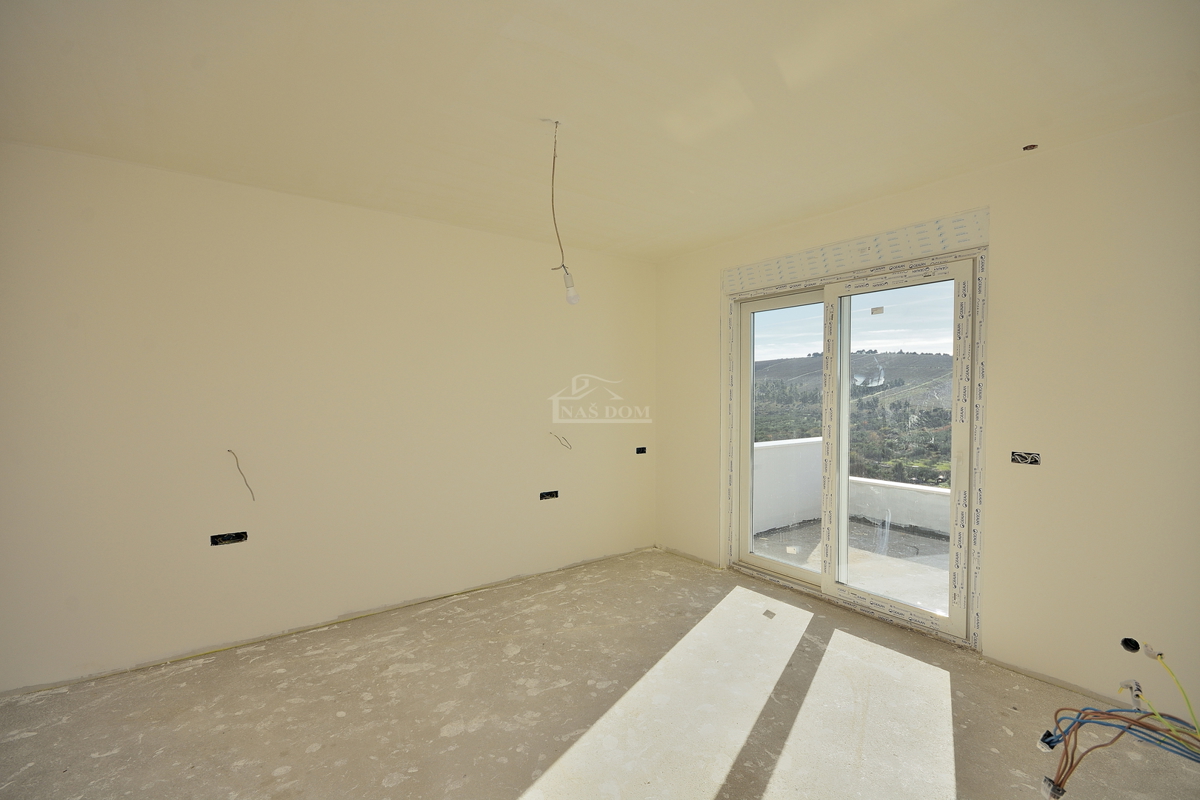 Šibenik, Donje Polje - vila s bazenom