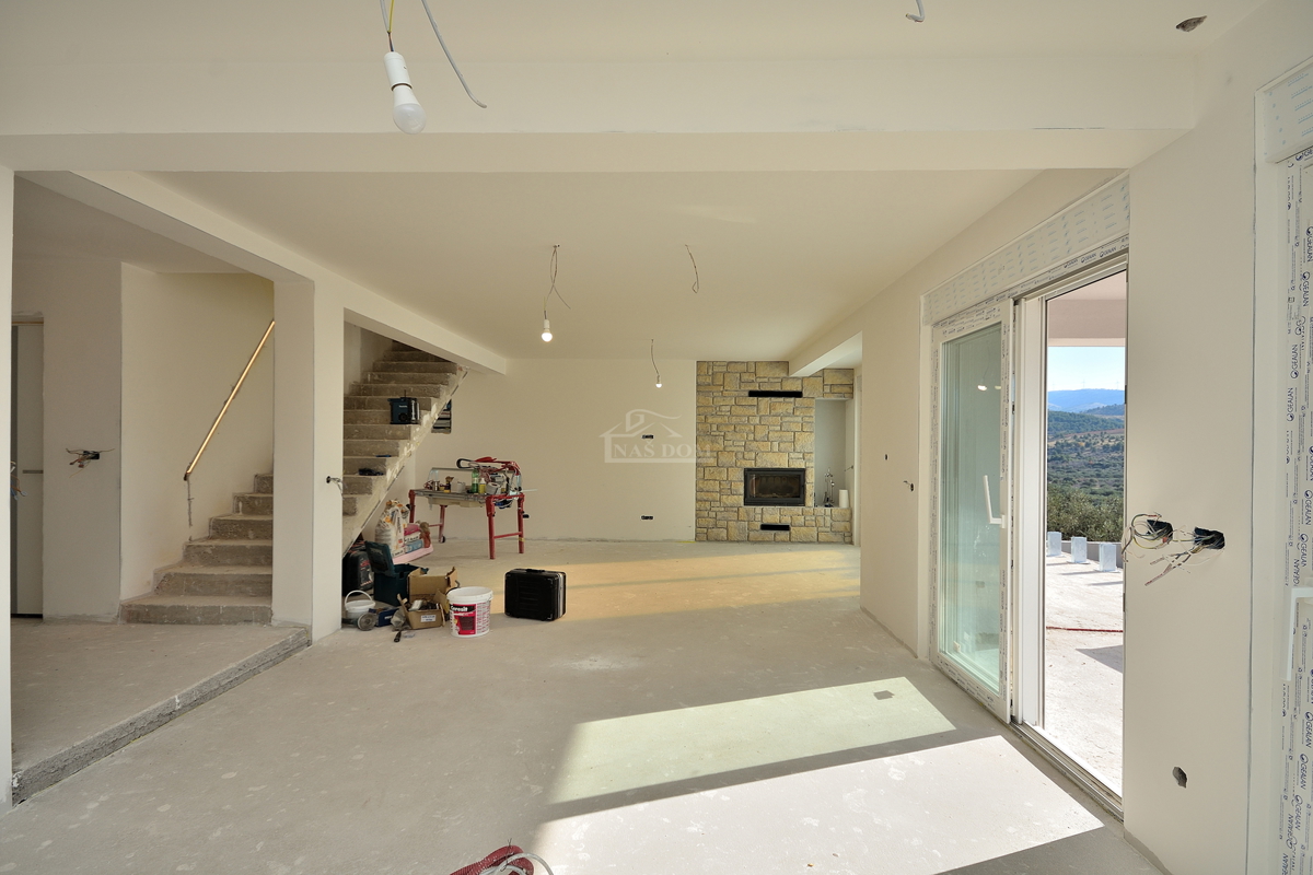 Šibenik, Donje Polje - vila s bazenom