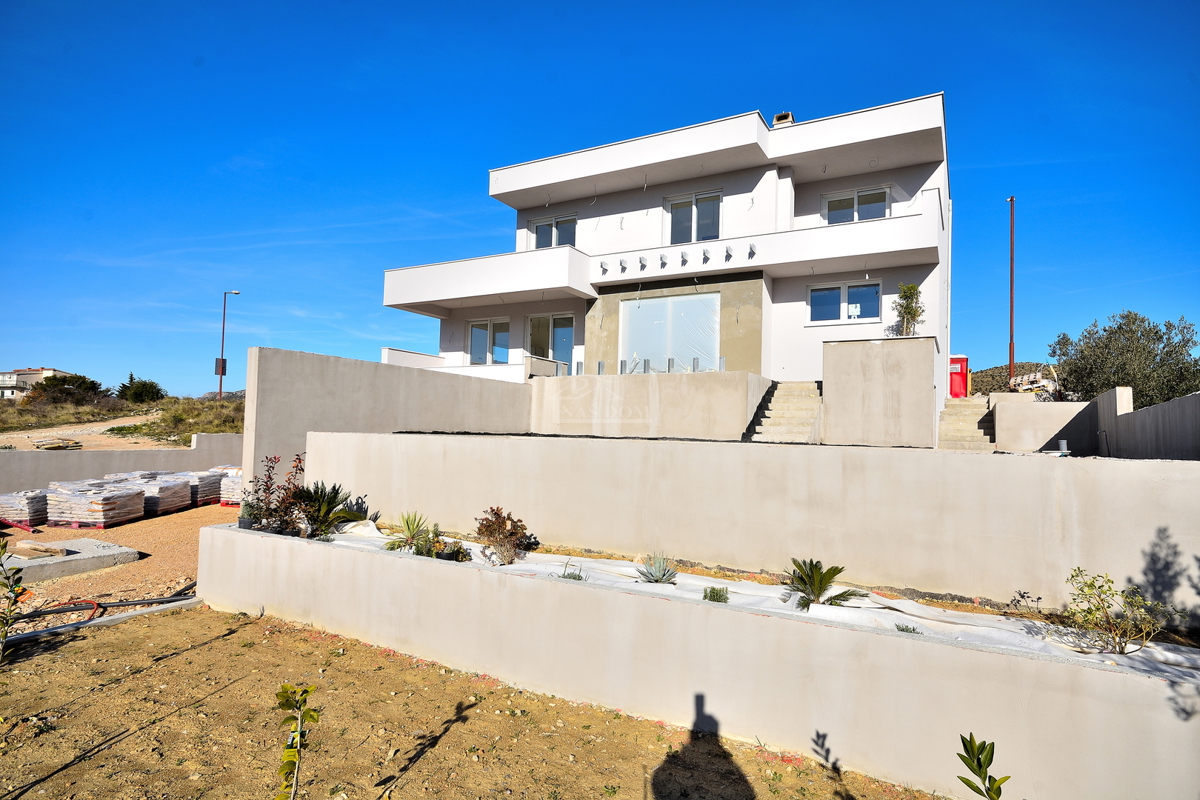 Šibenik, Donje Polje - vila s bazenom