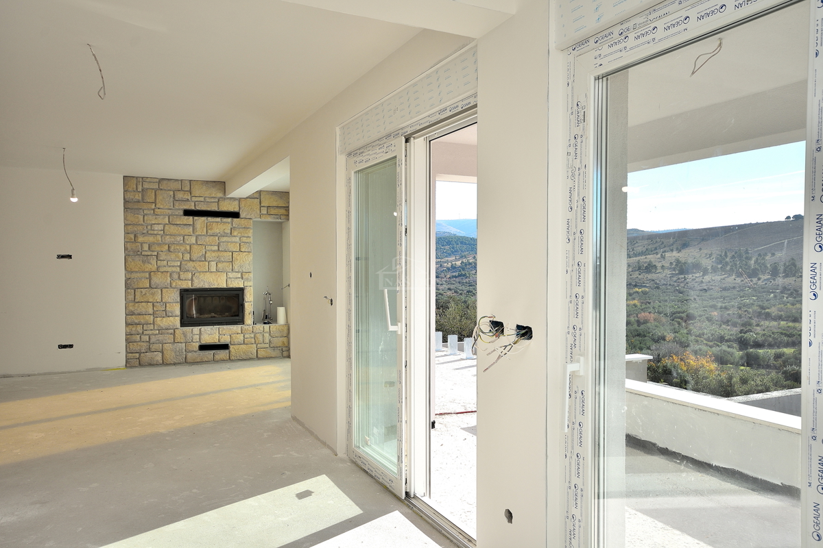 Šibenik, Donje Polje - vila s bazenom