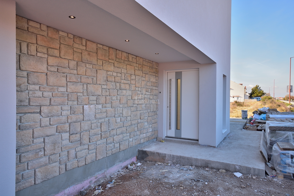 Šibenik, Donje Polje - vila s bazenom