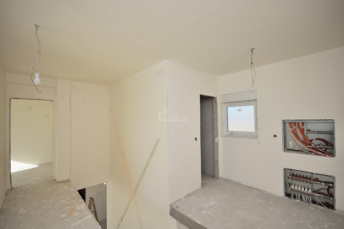 Šibenik, Donje Polje - vila s bazenom