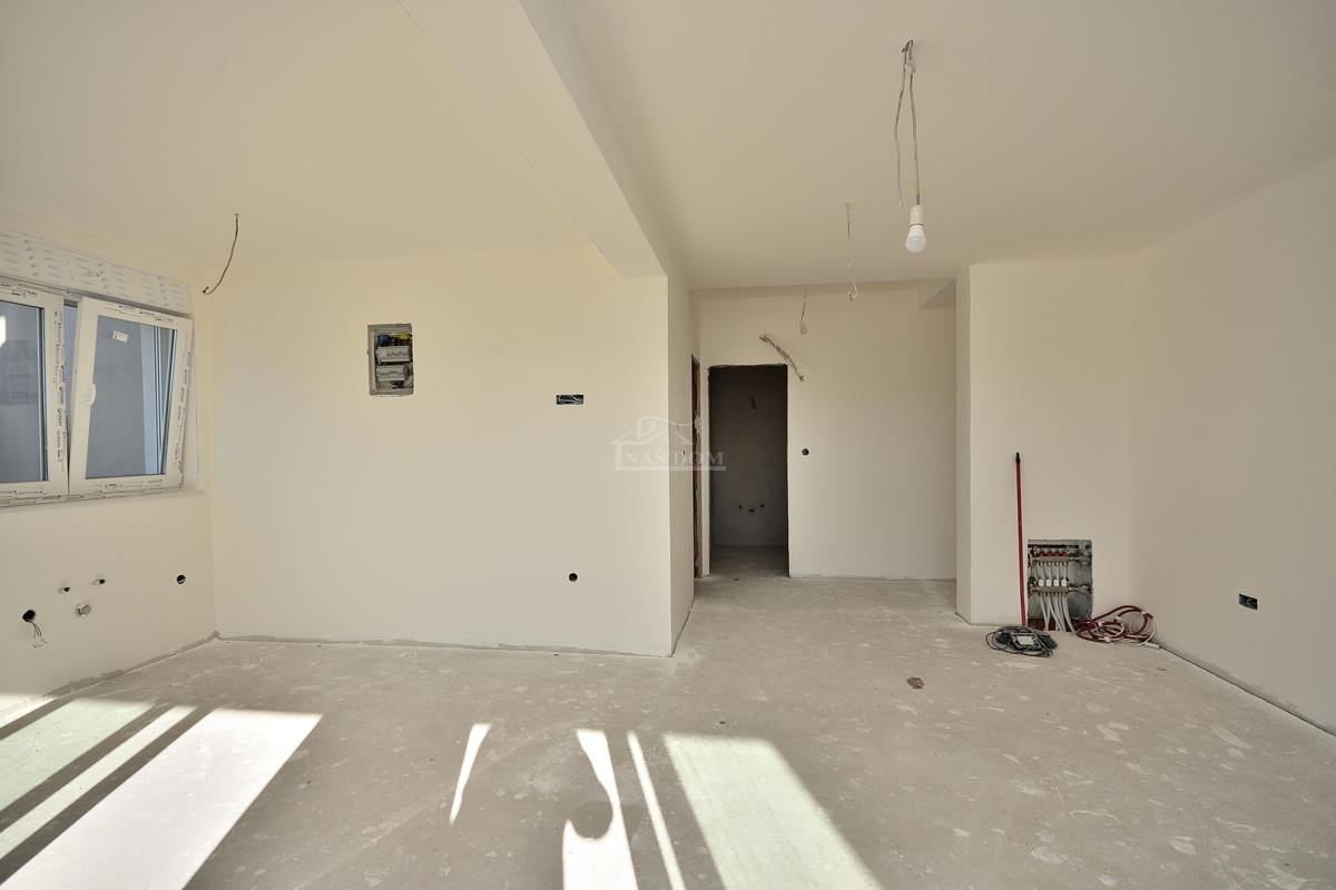 Šibenik, Donje Polje - vila s bazenom