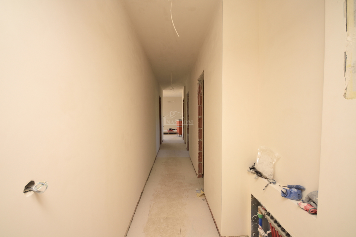 Vodice - Luksuzno stanovanje S4 v pritličju, pogled na morje