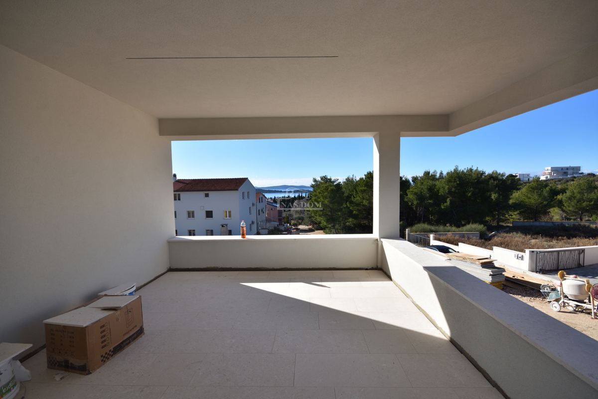 Vodice - Luksuzno stanovanje S4 v pritličju, pogled na morje