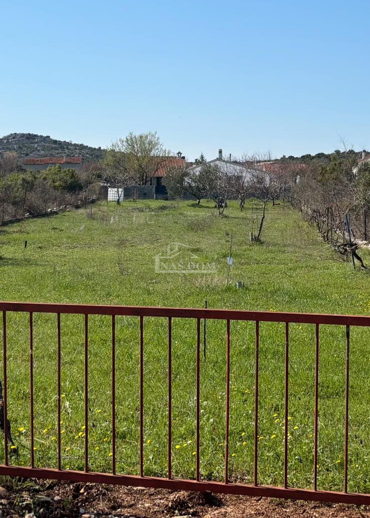 Gradbeno zemljišče 1162, 6 km od Vodic