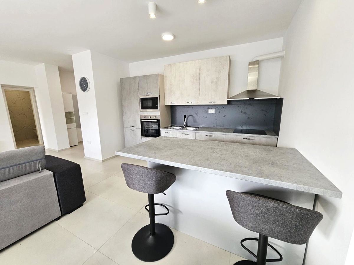 Vodice-Srima - penthouse v prvi vrsti ob morju