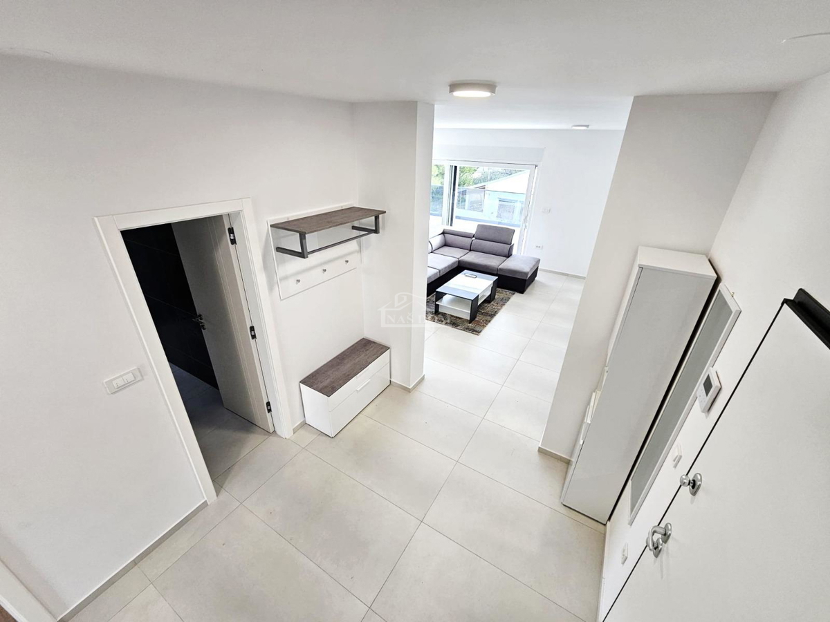 Vodice-Srima - penthouse v prvi vrsti ob morju