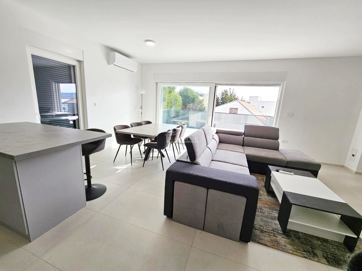 Vodice-Srima - penthouse v prvi vrsti ob morju