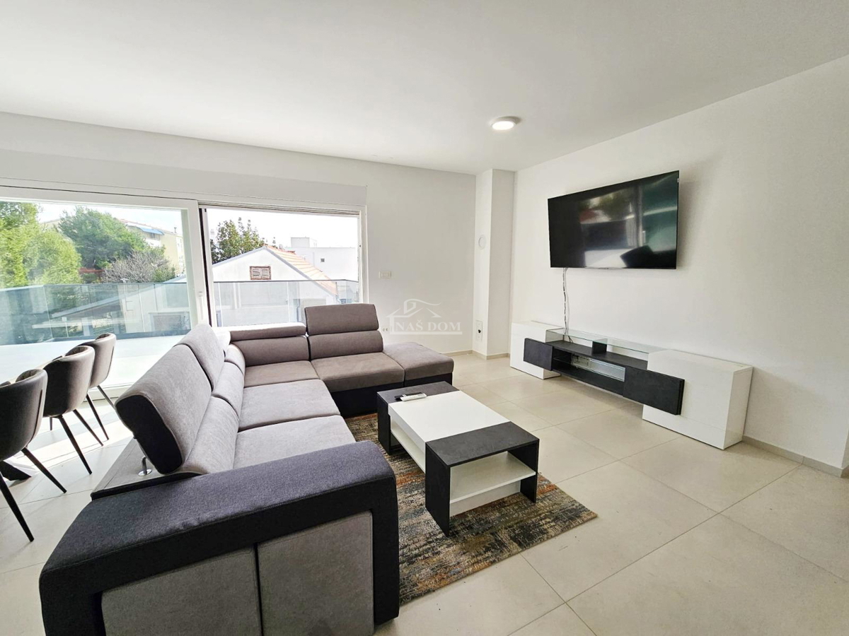 Vodice-Srima - penthouse v prvi vrsti ob morju