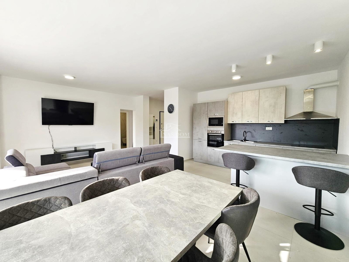 Vodice-Srima - penthouse v prvi vrsti ob morju