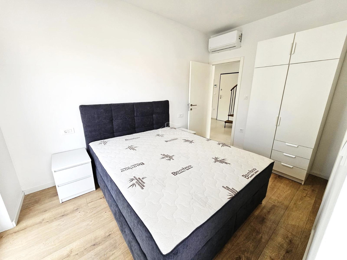 Vodice-Srima - penthouse v prvi vrsti ob morju