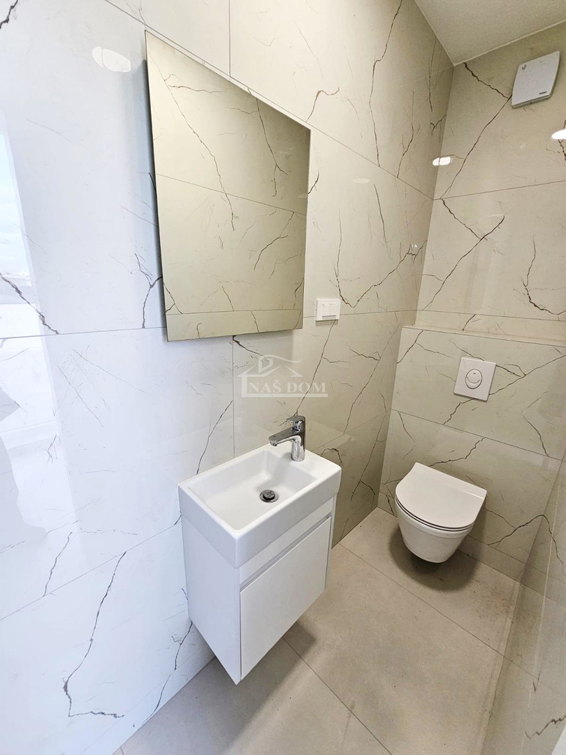 Vodice-Srima - penthouse v prvi vrsti ob morju