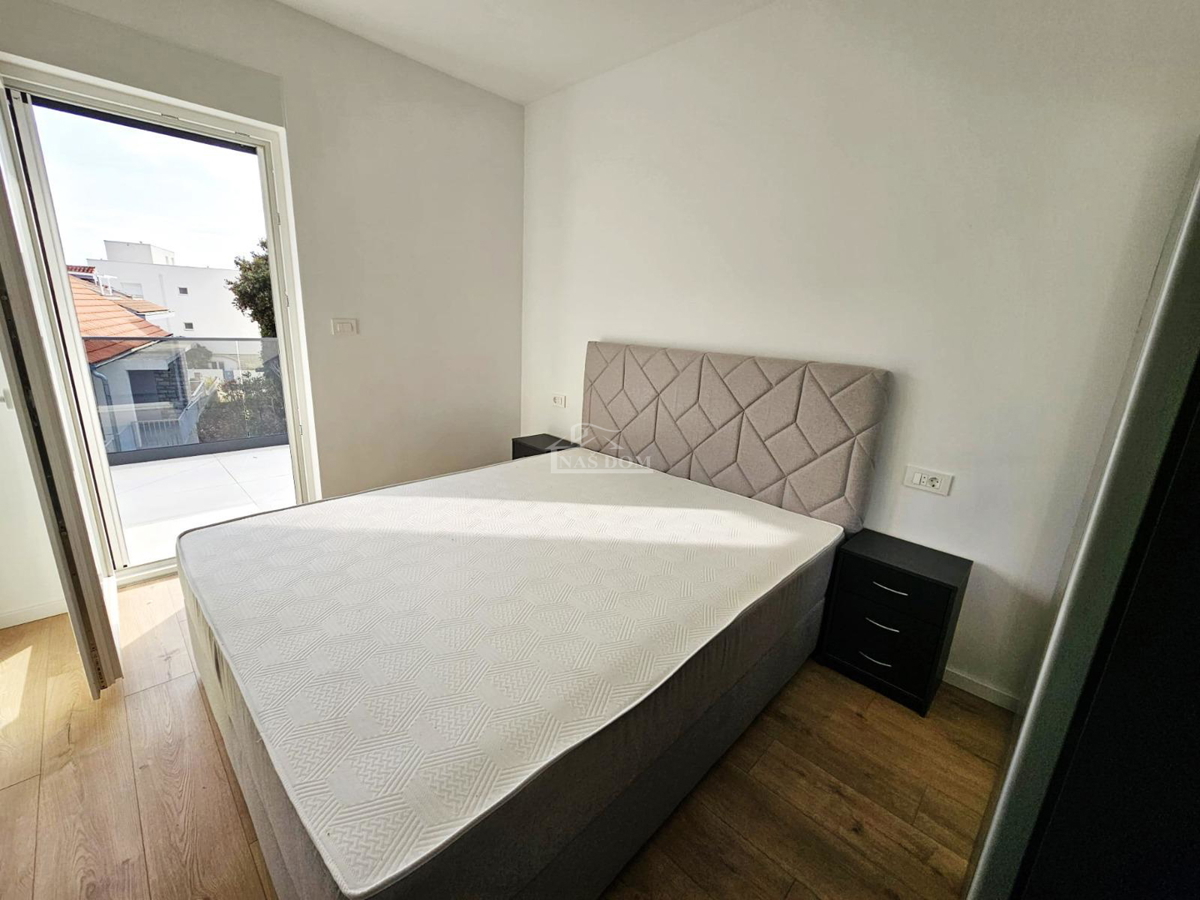 Vodice-Srima - penthouse v prvi vrsti ob morju