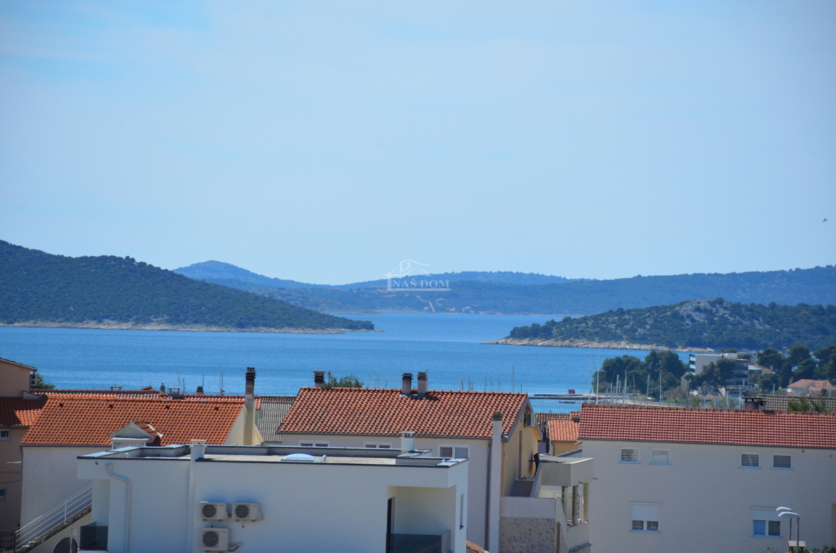 Vodice - Stanovanje S3 v prvem nadstropju, s panoramskim pogledom na morje