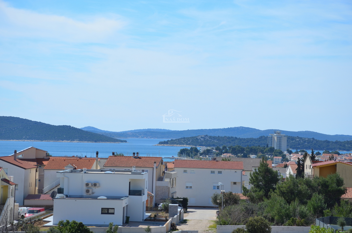 Vodice - Stanovanje S3 v prvem nadstropju, s panoramskim pogledom na morje