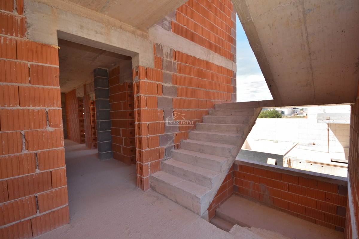 Vodice - Stanovanje S3 v prvem nadstropju, s panoramskim pogledom na morje