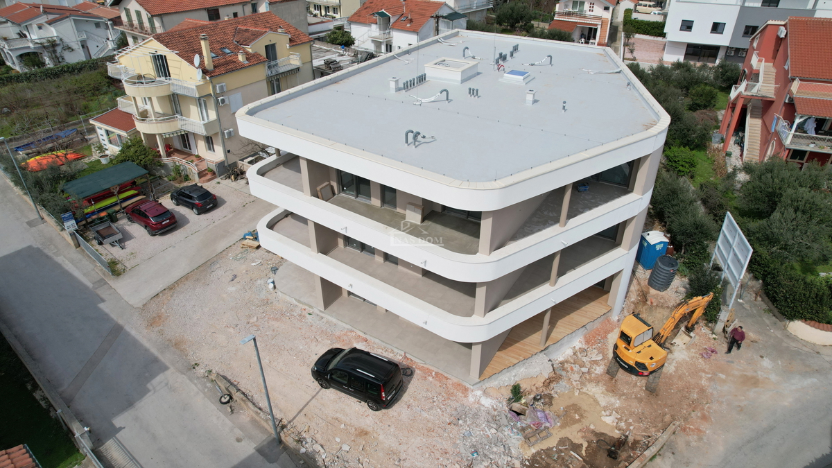 Vodice - Luksuzno stanovanje S4 v prvem nadstropju, ODLIČNA LOKACIJA