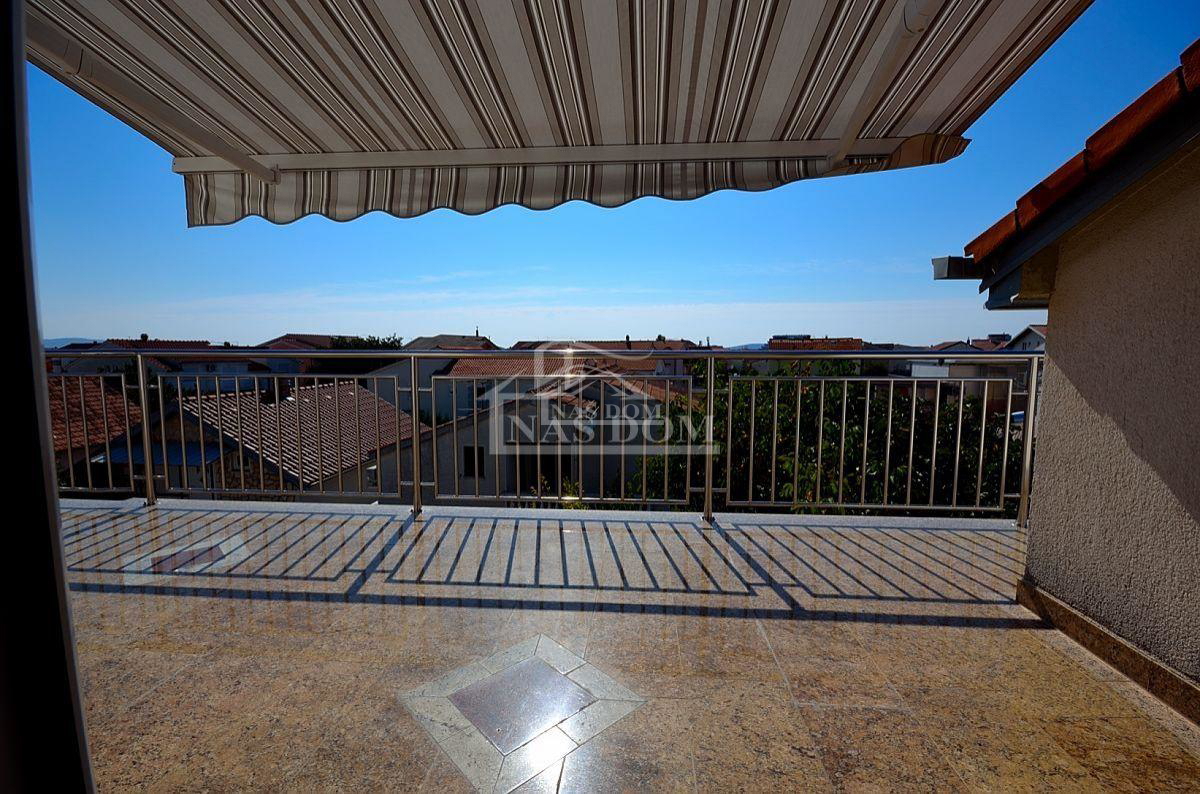 Vodice - Samostoječa hiša 343m2