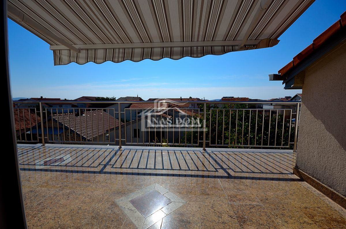 Vodice - Samostoječa hiša 343m2