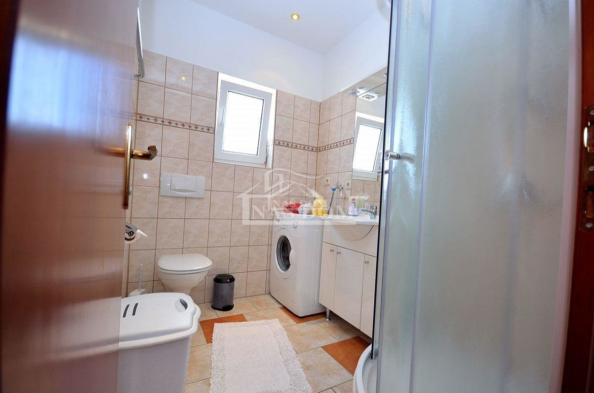 Vodice - Samostoječa hiša 343m2