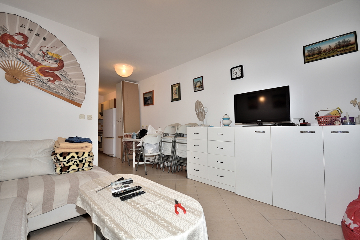 Vodice, Srima - troetažno stanovanje 450 m od plaže