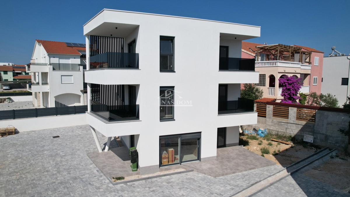 Vodice - Luksuzno stanovanje S1 z vrtom, mirna lega