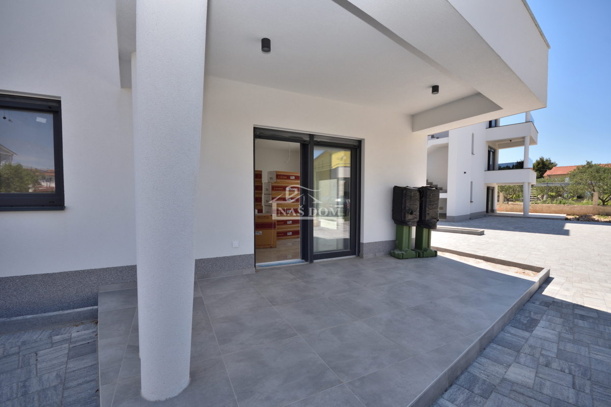 Vodice - Luksuzno stanovanje S1 z vrtom, mirna lega