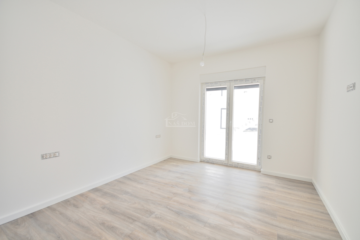 Vodice - Luksuzno stanovanje S1 z vrtom, mirna lega